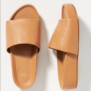 Sz 9- Pelican Leather Platform Sandal HONEY